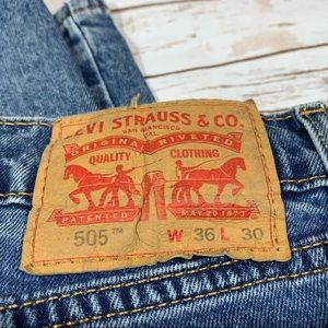 Levi’s 505 36x30 straight leg Classic fit jeans gently worn blue denim 0513
